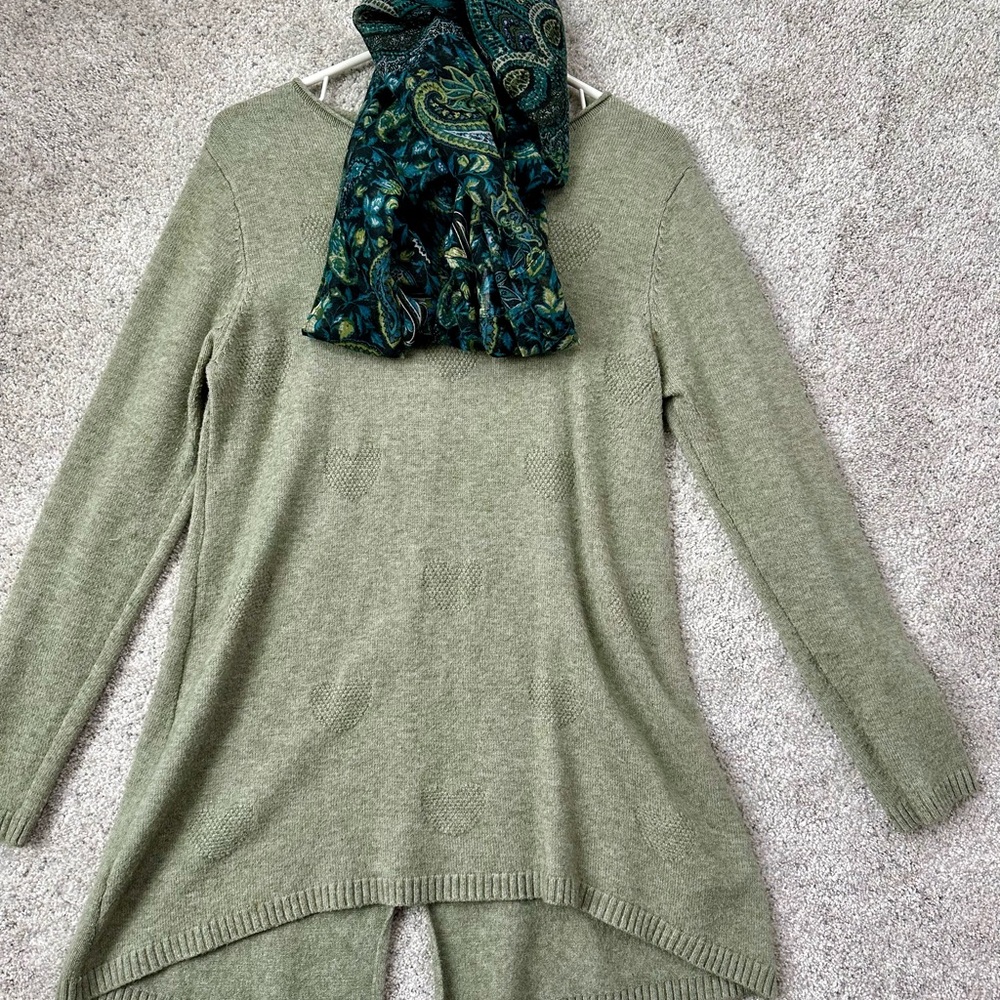 Women’s sweater and matching scarf